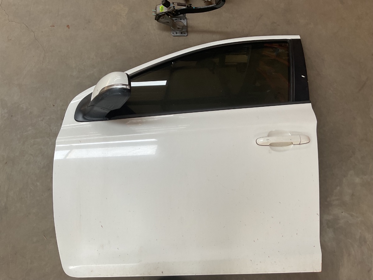 I20 LEFT FRONT DOOR