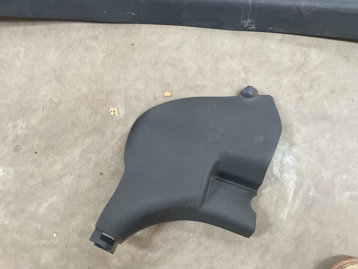 I20 SIDE TRIM RIGHT FRONT