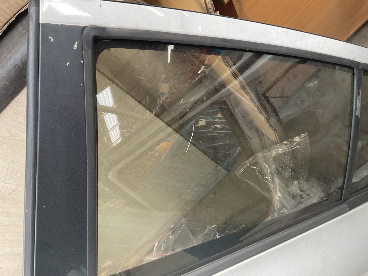 i20 Door Glass, Right Front
