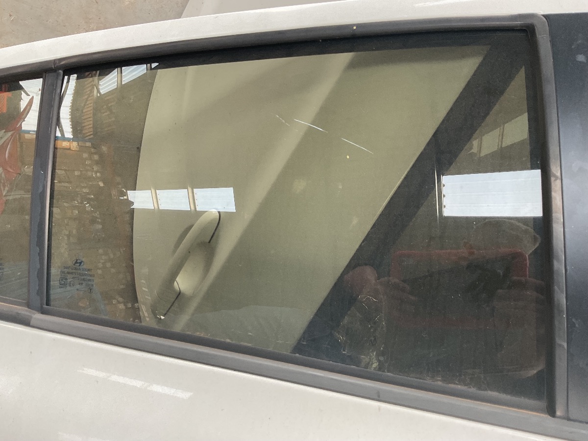 i20Left Rear Door Glass