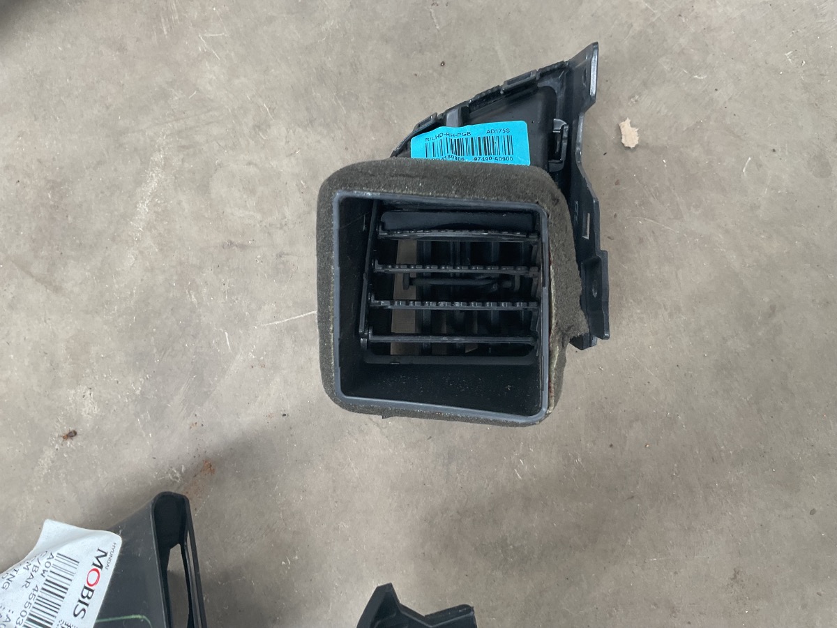 CRETA FRONT RIGHT AIR VENT