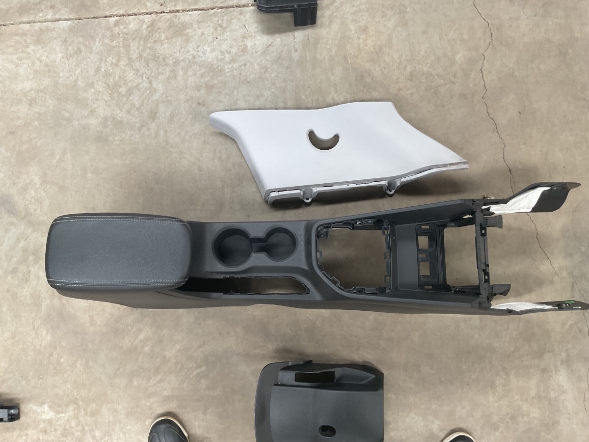 CRETA CENTER CONSOLE