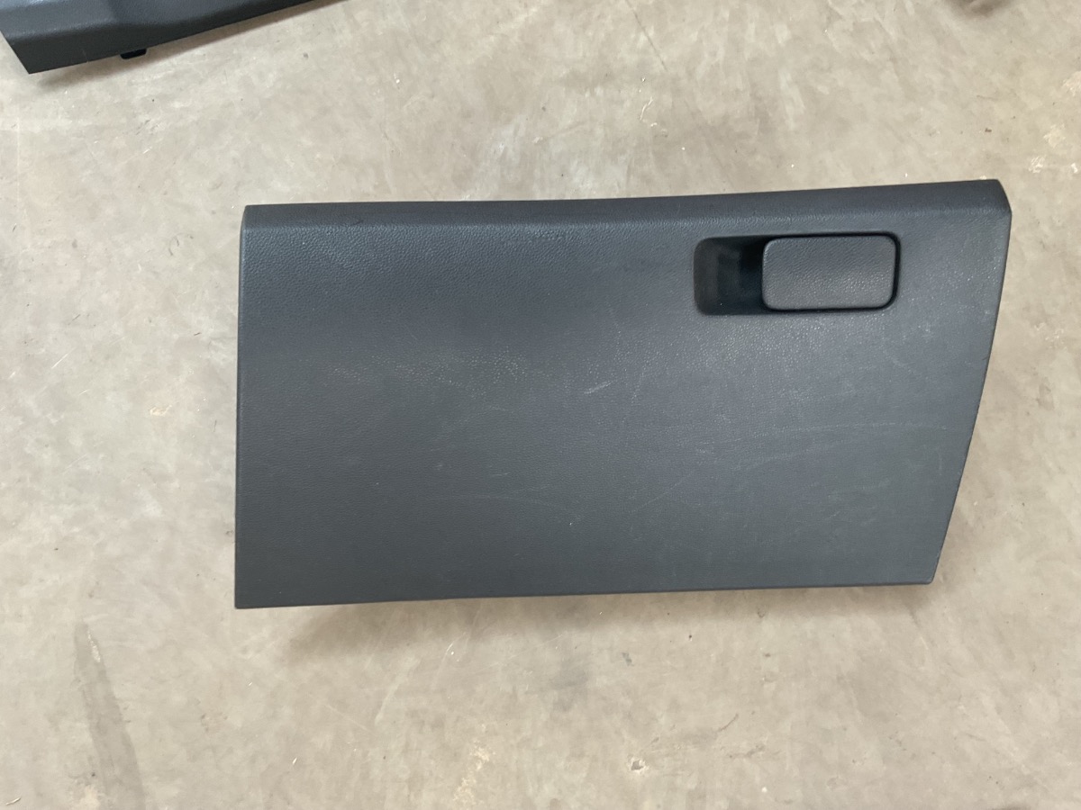 CRETA GLOVE BOX