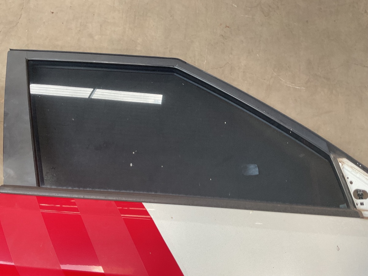 CRETA RIGHT FRONT WINDOW