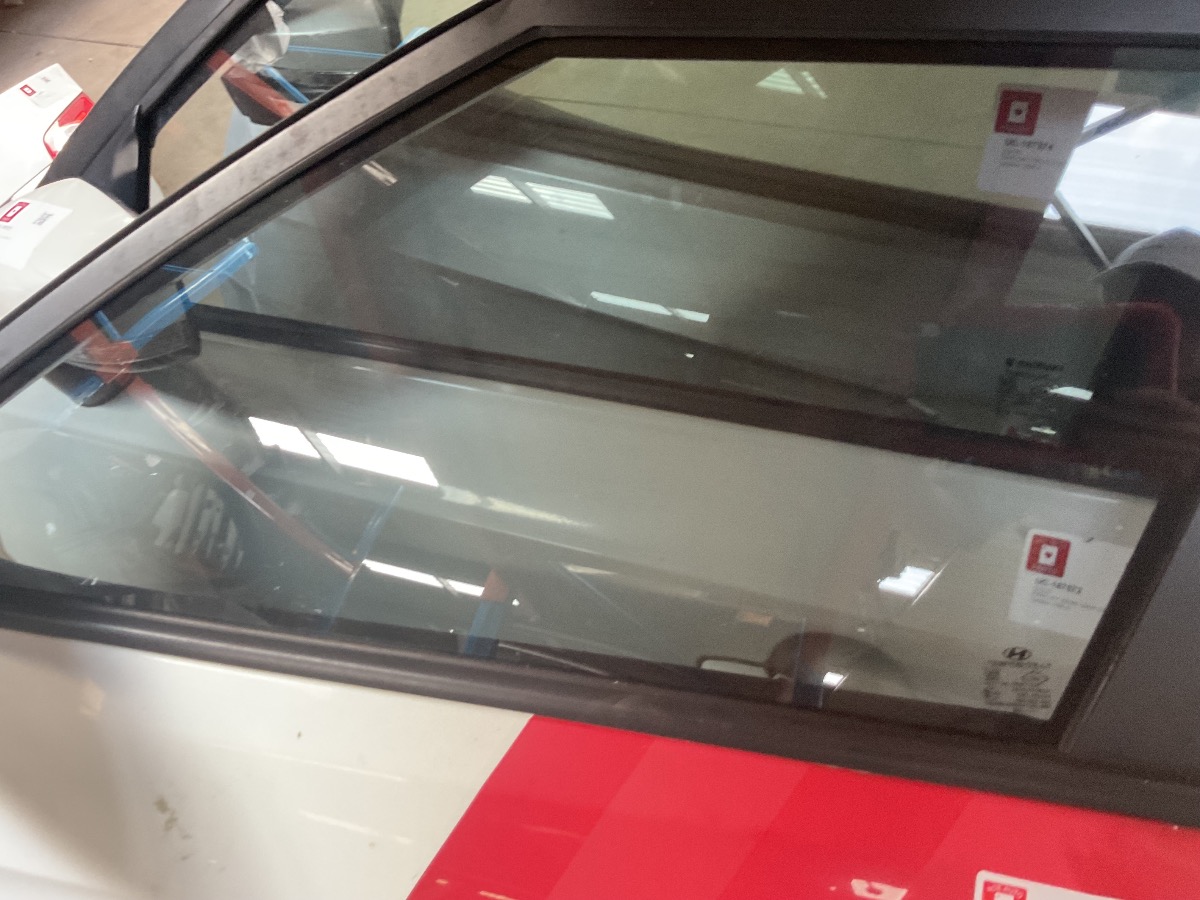 CRETA LEFT FRONT WINDOW