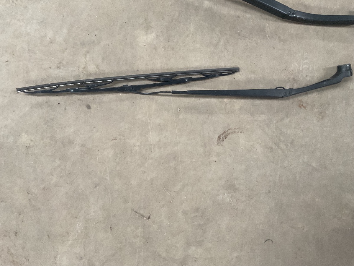 CRETA R/F Wiper Arm Assembly