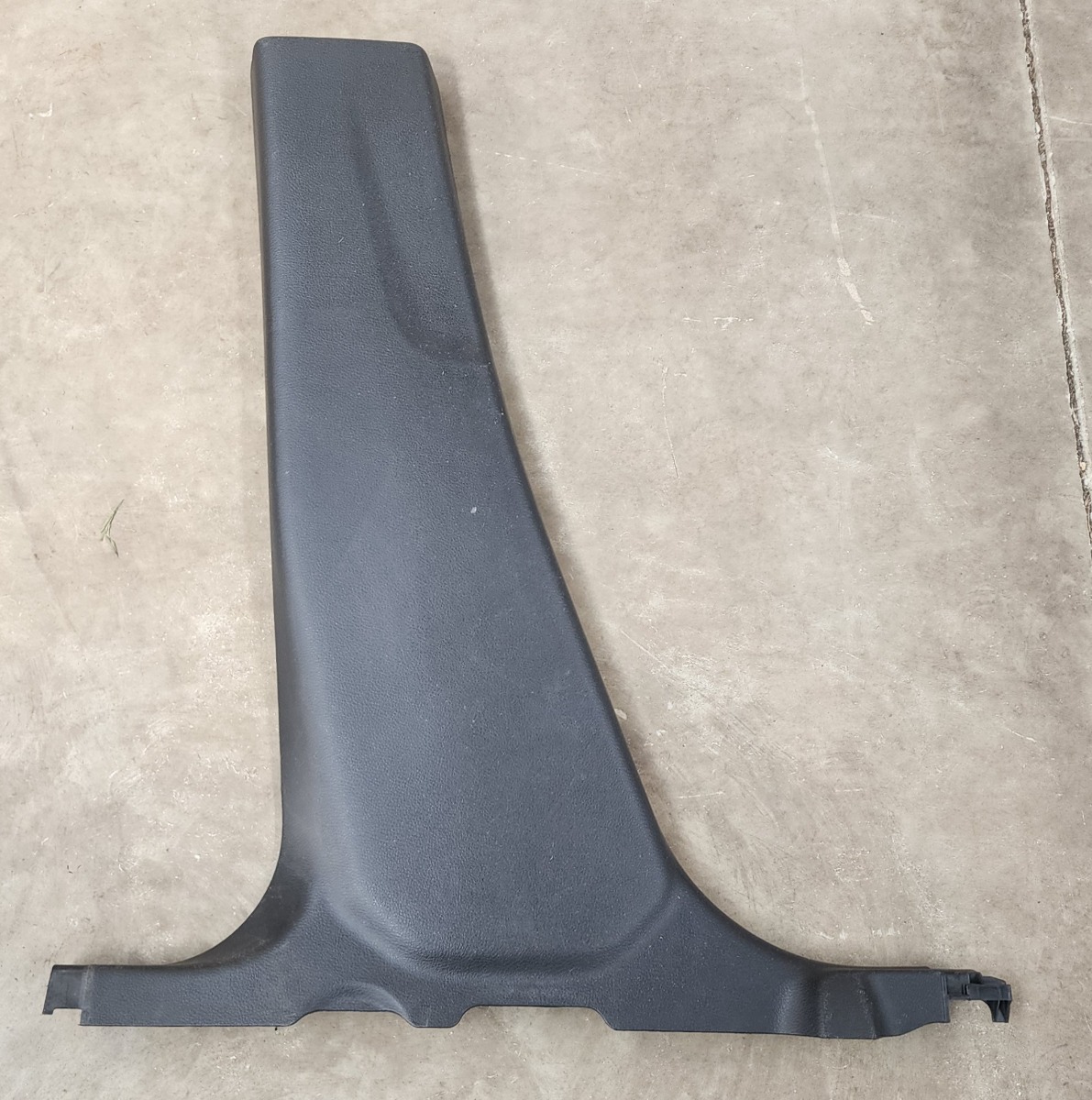 IGNIS LEFT B-PILLAR TRIM