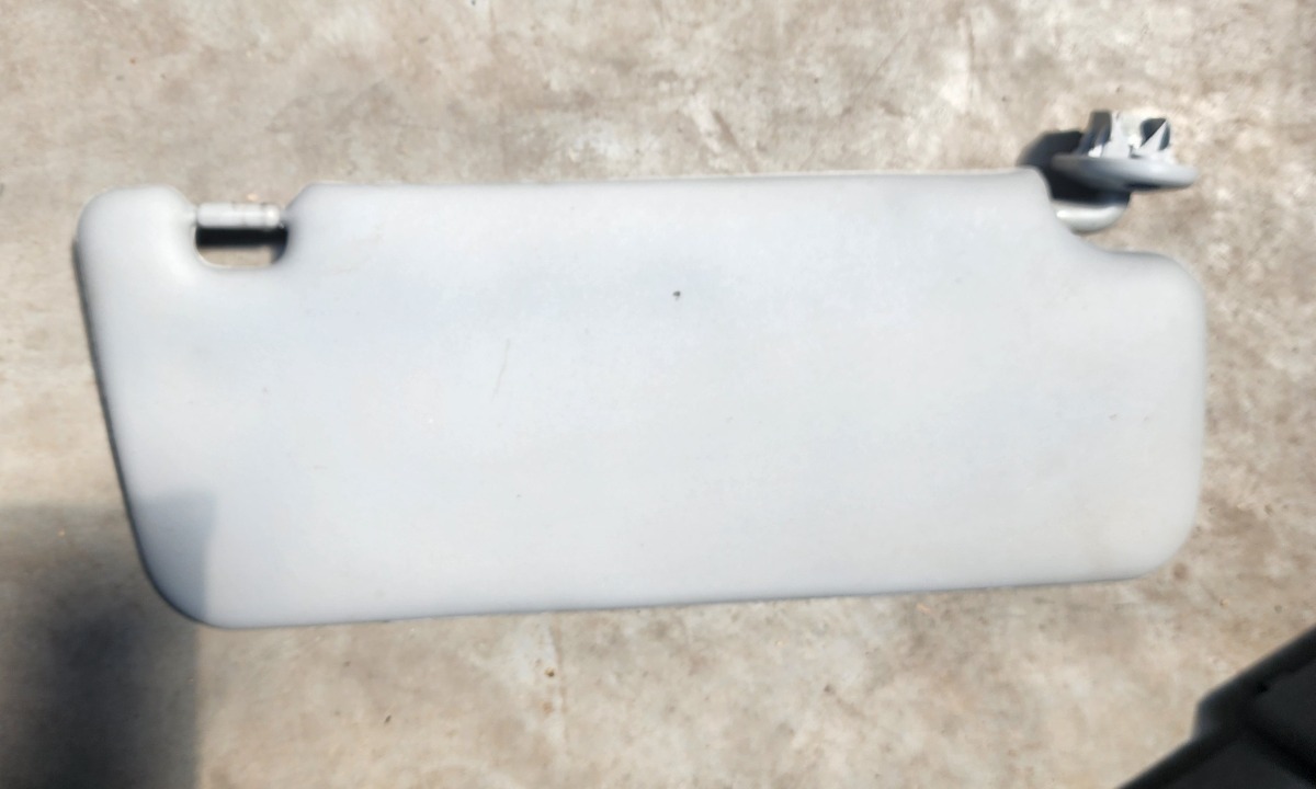 IGNIS RIGHT SUNVISOR