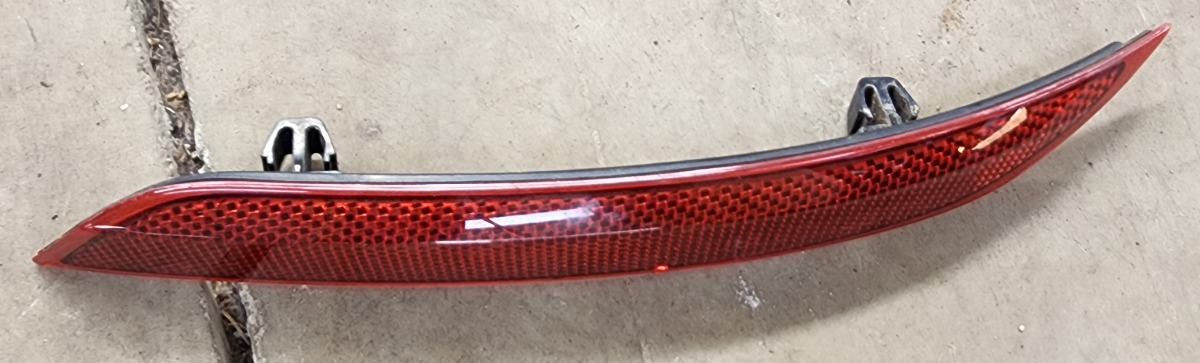POLO VIVO MK2 RIGHT REAR REFLECTOR