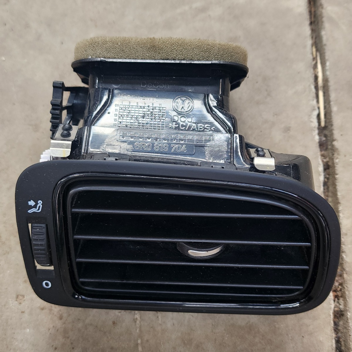 POLO VIVO MK2 RIGHT AIR VENT