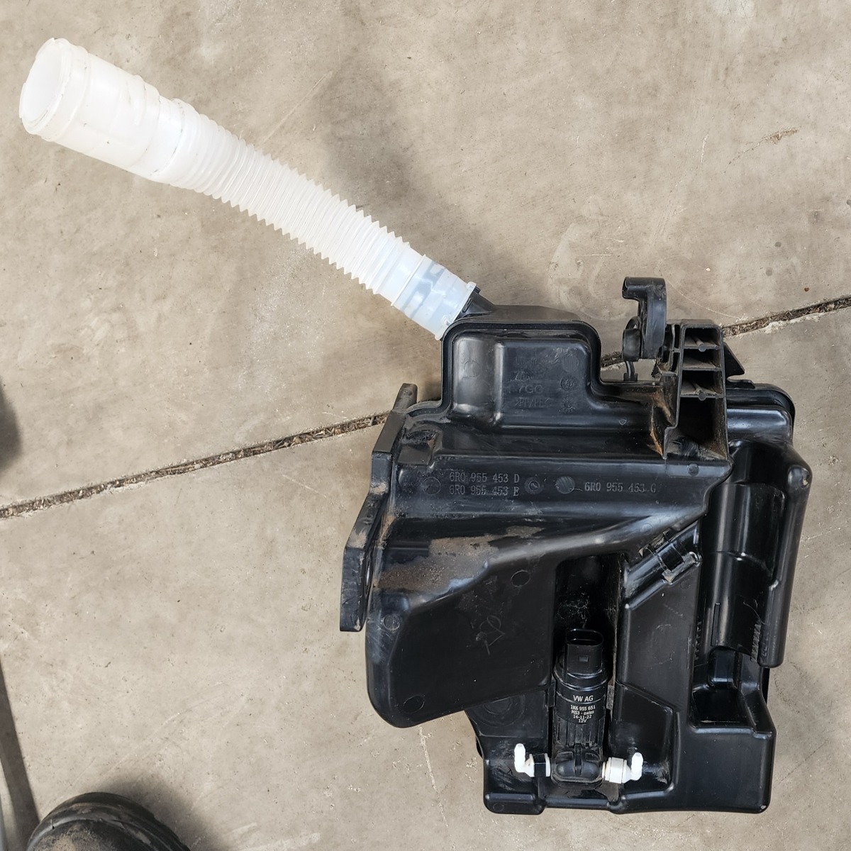 POLO VIVO MK2 WINDSCREEN WASHER BOTTLE