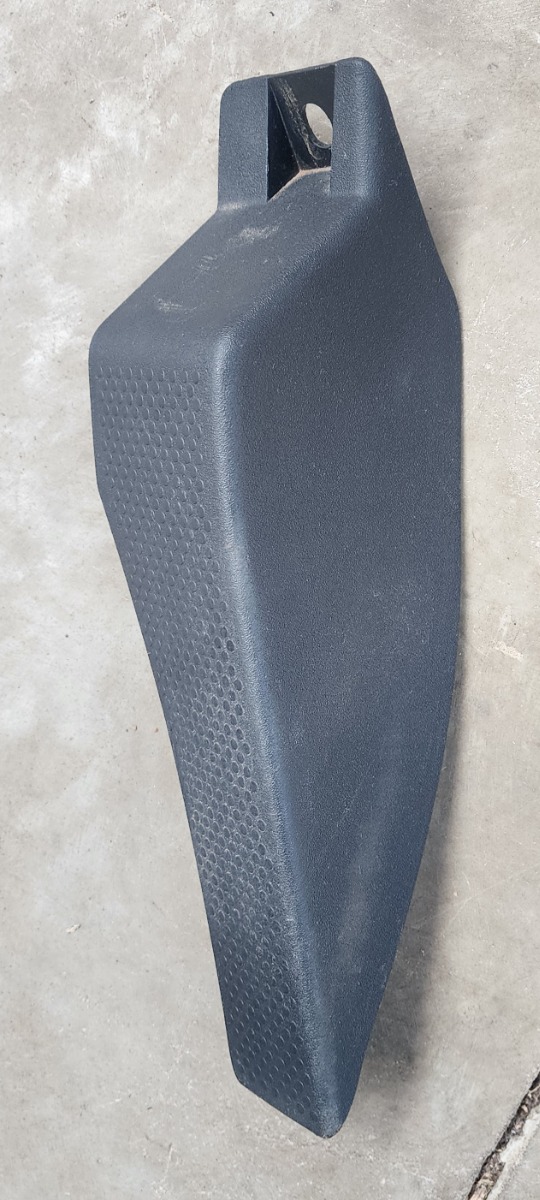 POLO VIVO MK2 DRIVER FOOT REST