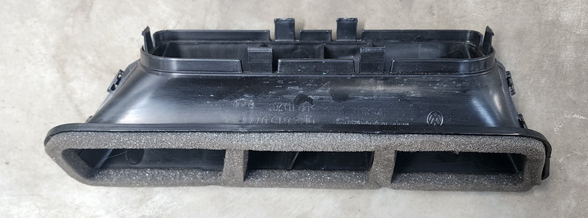 POLO VIVO MK2 CENTRE DASH VENT DUCT