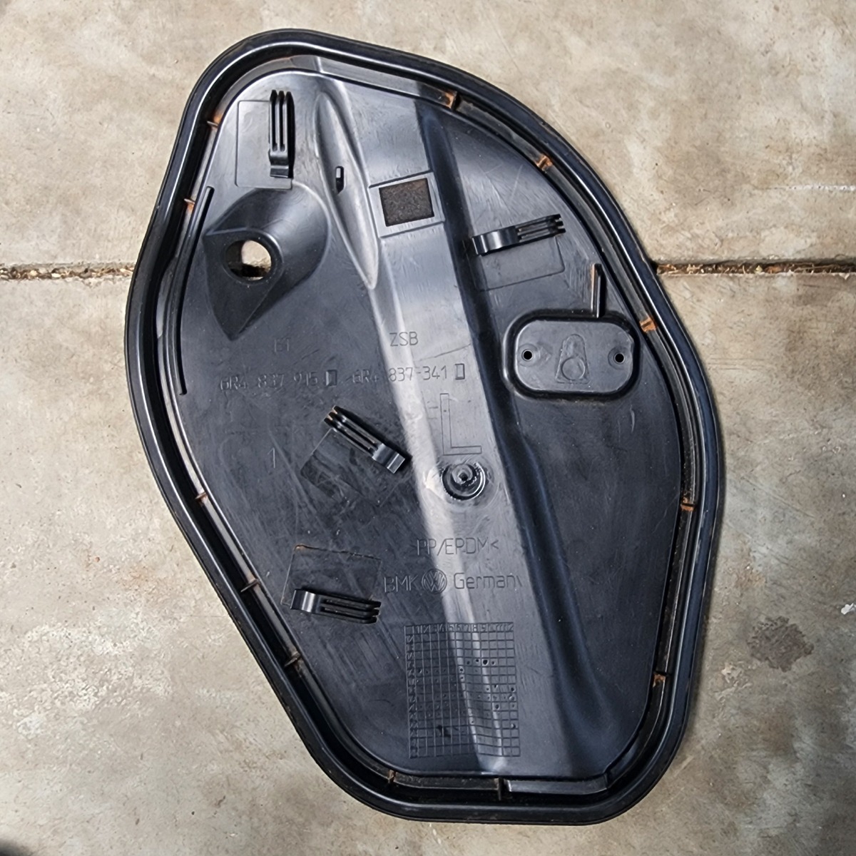 POLO VIVO MK2 LEFT FRONT DOOR SERVICE COVER