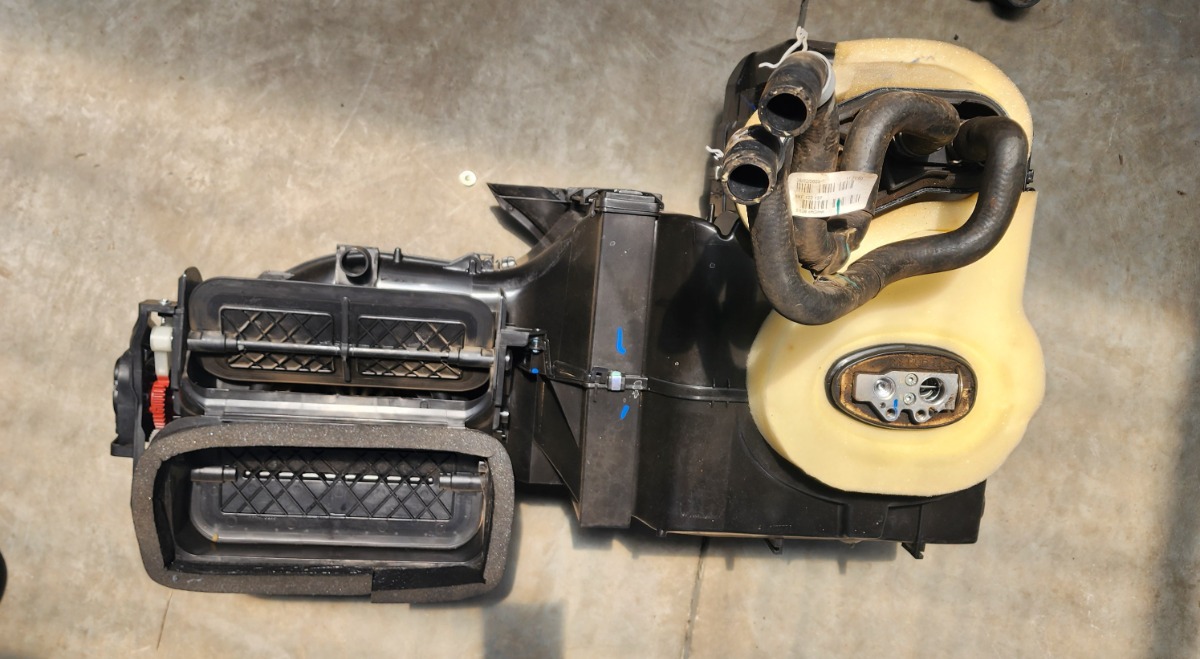 POLO VIVO MK2 HEATER BOX