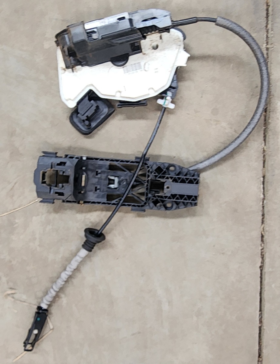 POLO VIVO MK2 LEFT FRONT DOOR LOCK
