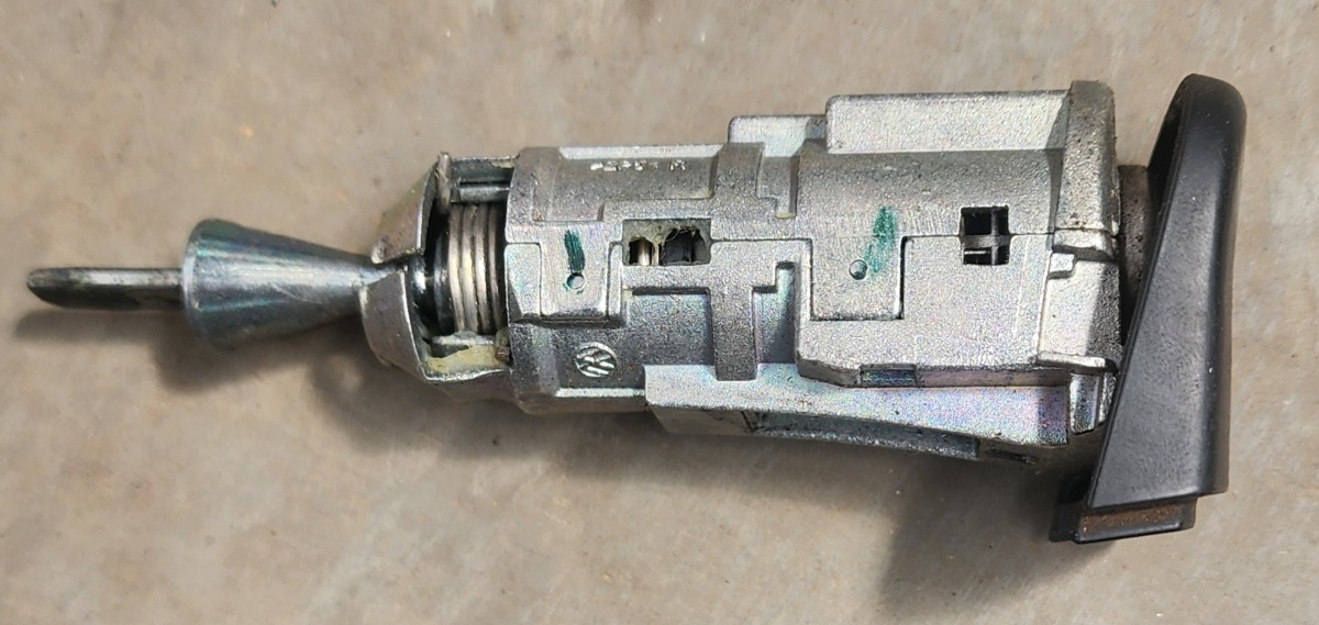 POLO VIVO MK2 DOOR LOCK BARREL