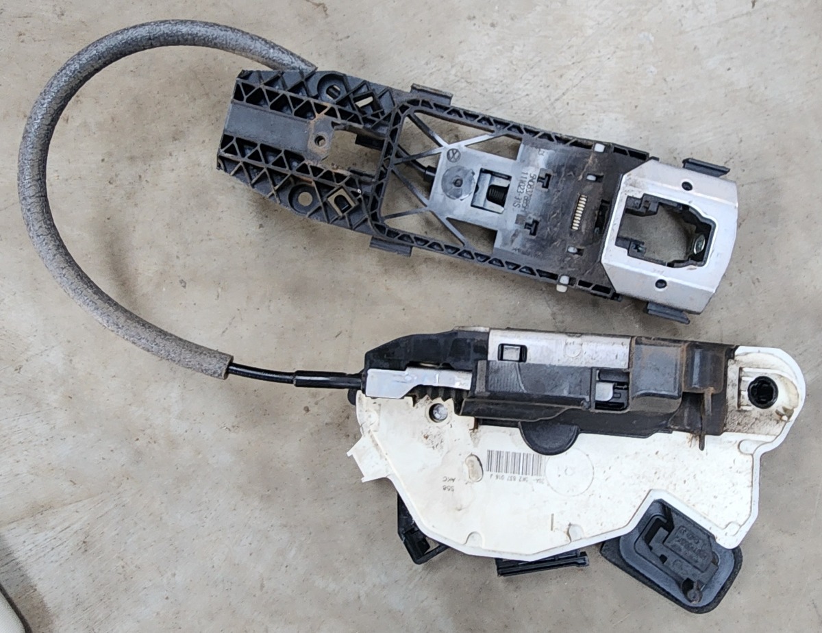 POLO VIVO MK2 RIGHT FRONT DOOR LOCK