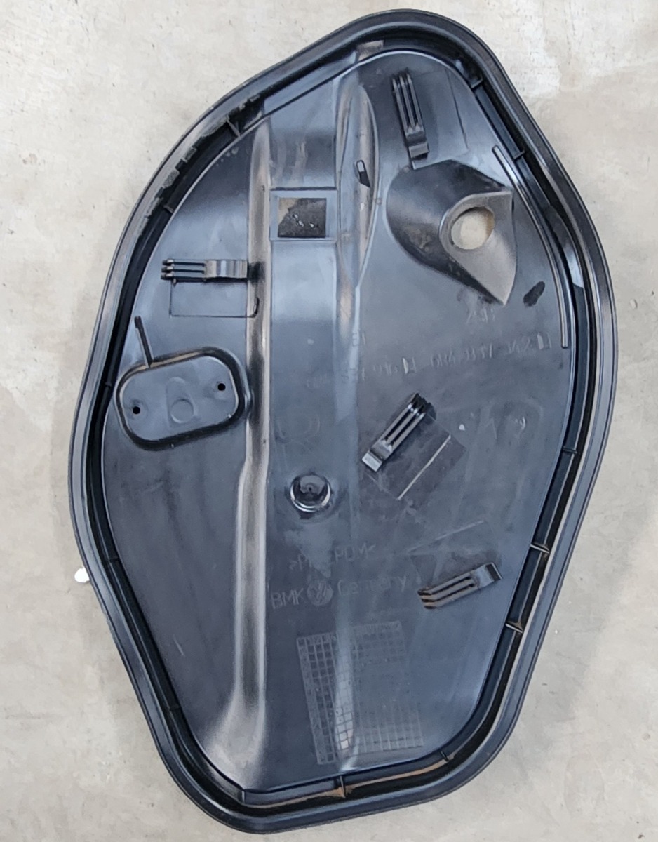 POLO VIVO MK2 RIGHT FRONT DOOR SERVICE COVER