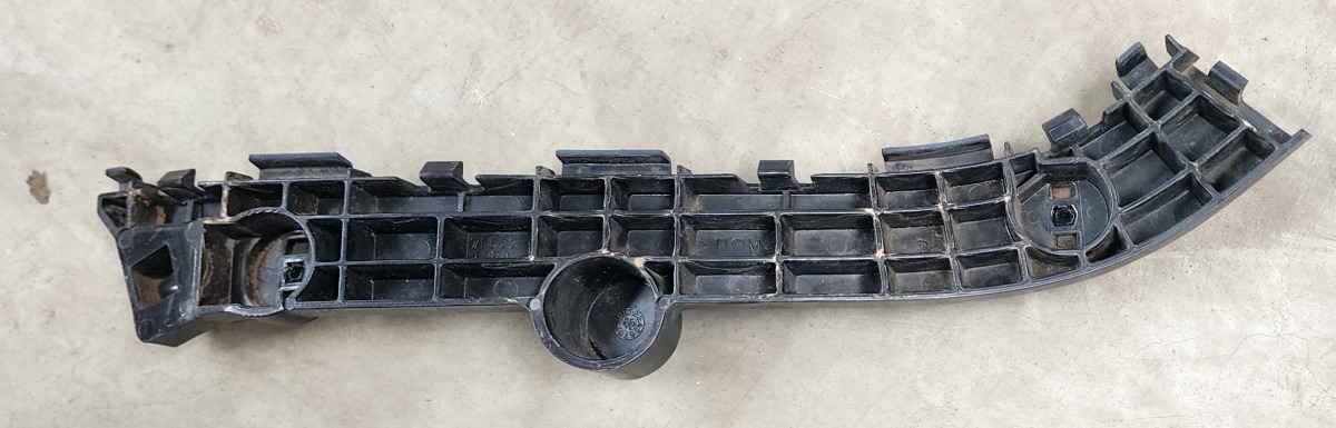 IGNIS LEFT REAR BUMPER BRACKET