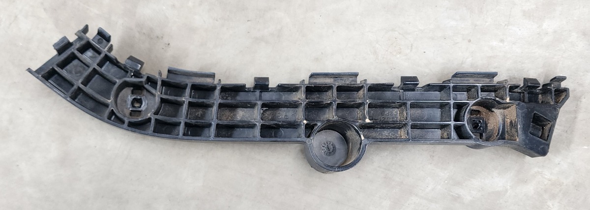 IGNIS RIGHT REAR BUMPER BRACKET