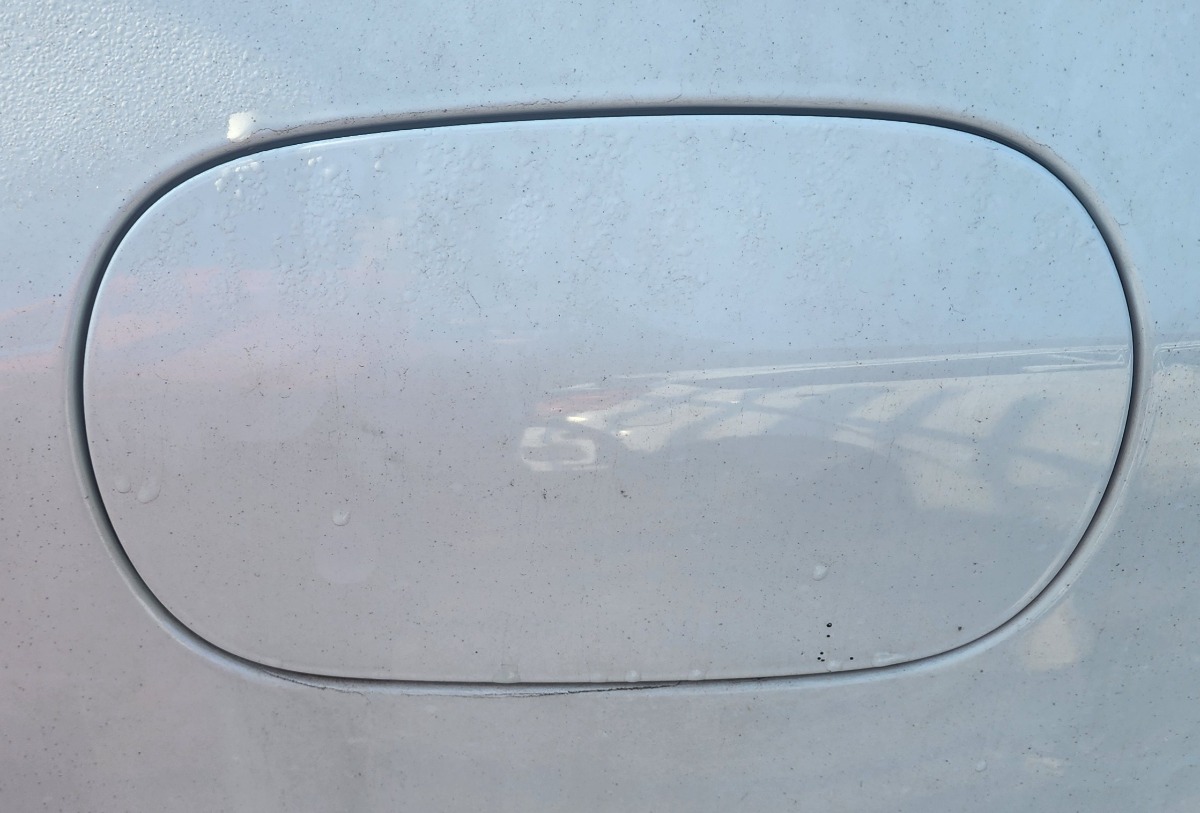 W205 FUEL FLAP