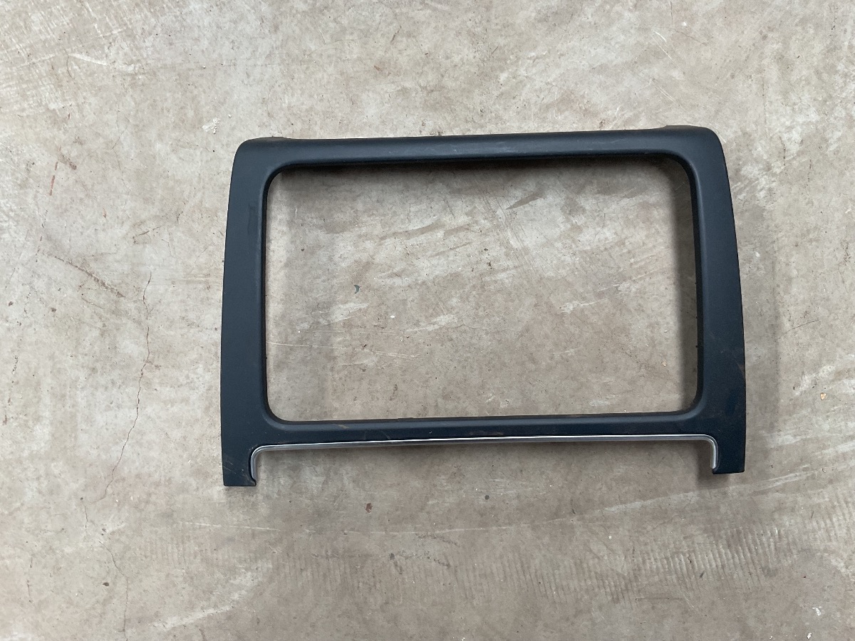 POLO VIVO RADIO TRIM