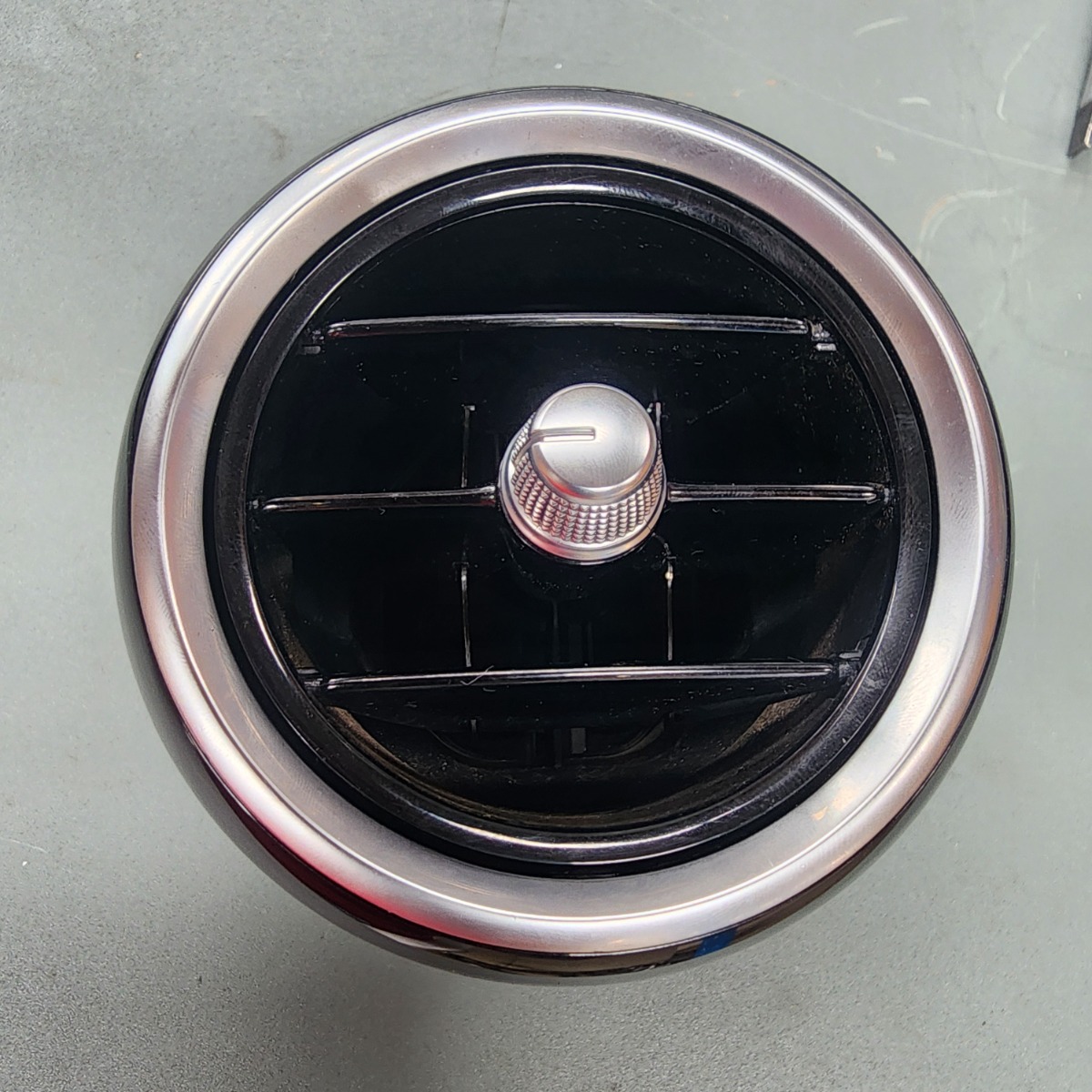 W205 LEFT SIDE DASH VENT