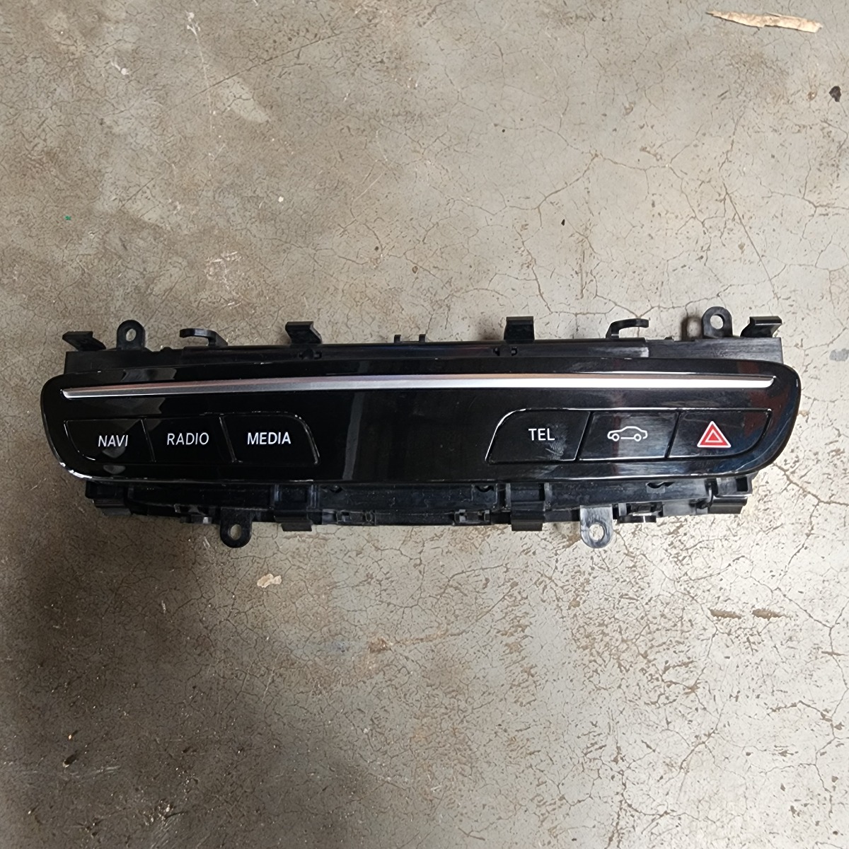 W205 CENTRE CONSOLE MULTI SWITCH