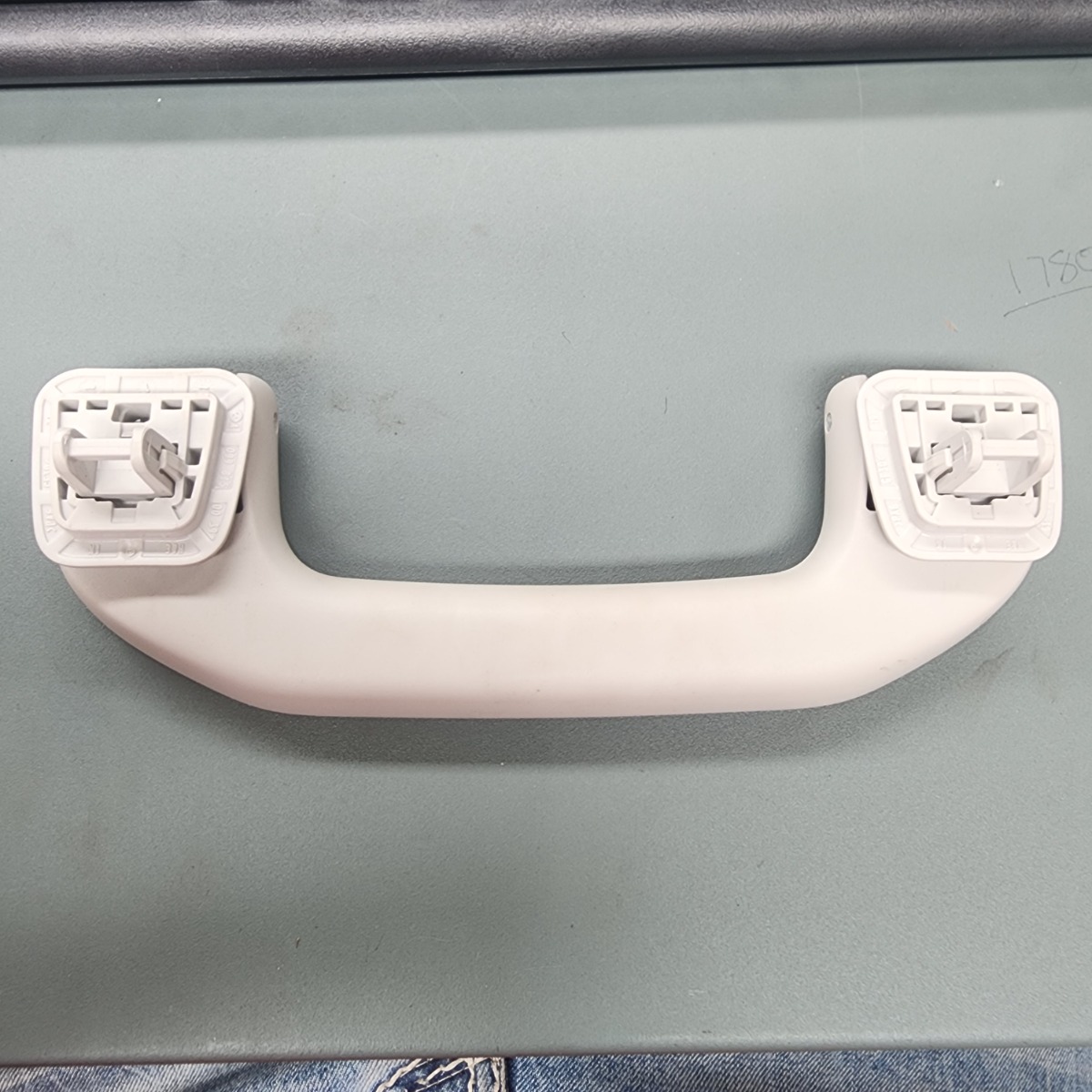 W205 FRONT ROOF GRAB HANDLE