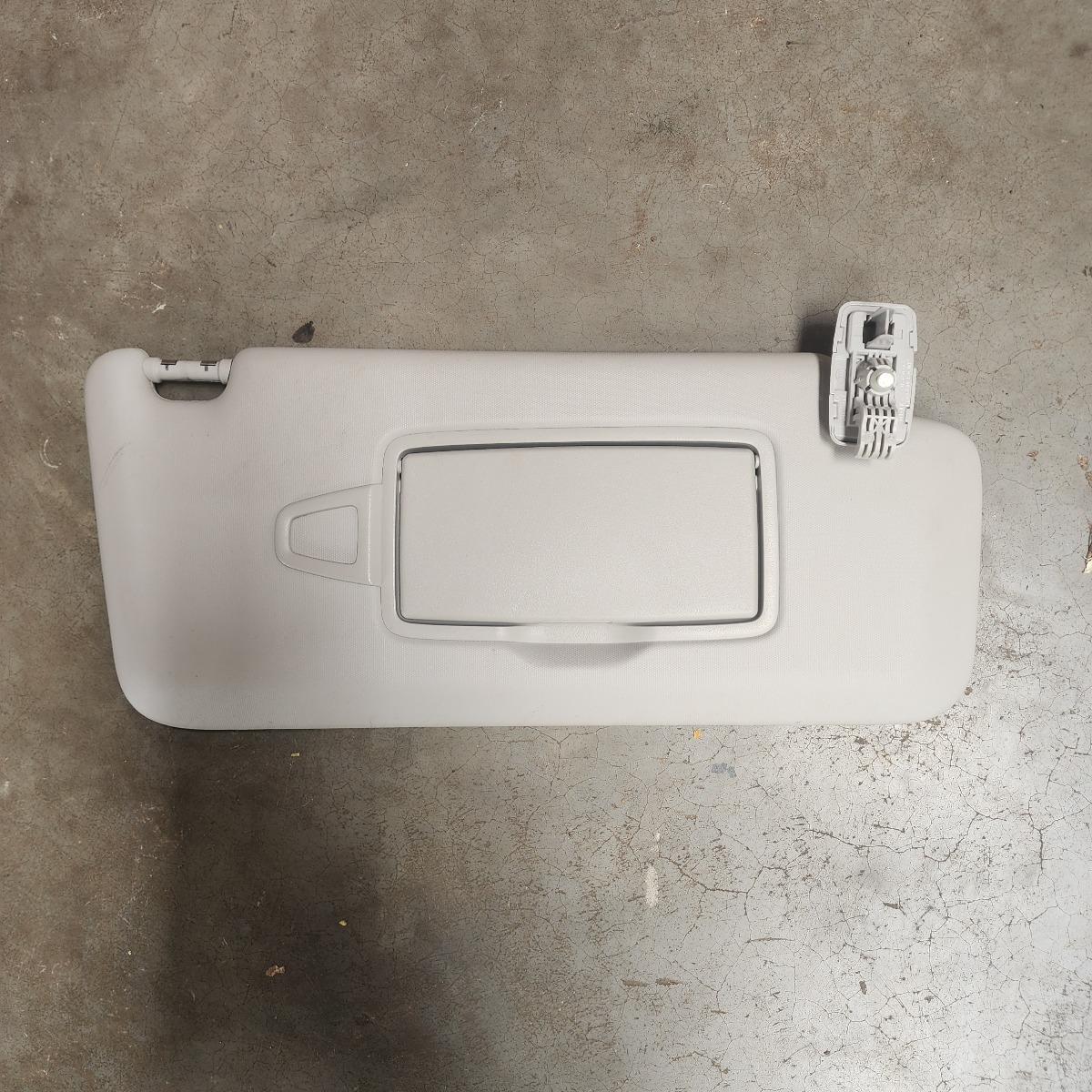 W205 RIGHT SUN VISOR
