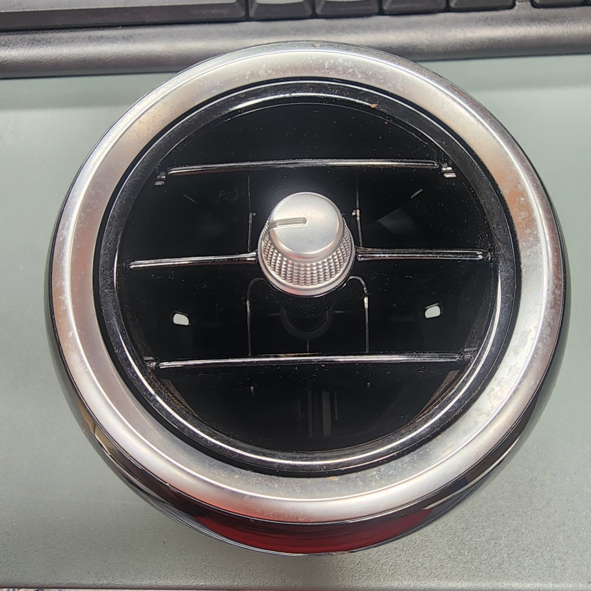 W205 SIDE DASH AIR VENT