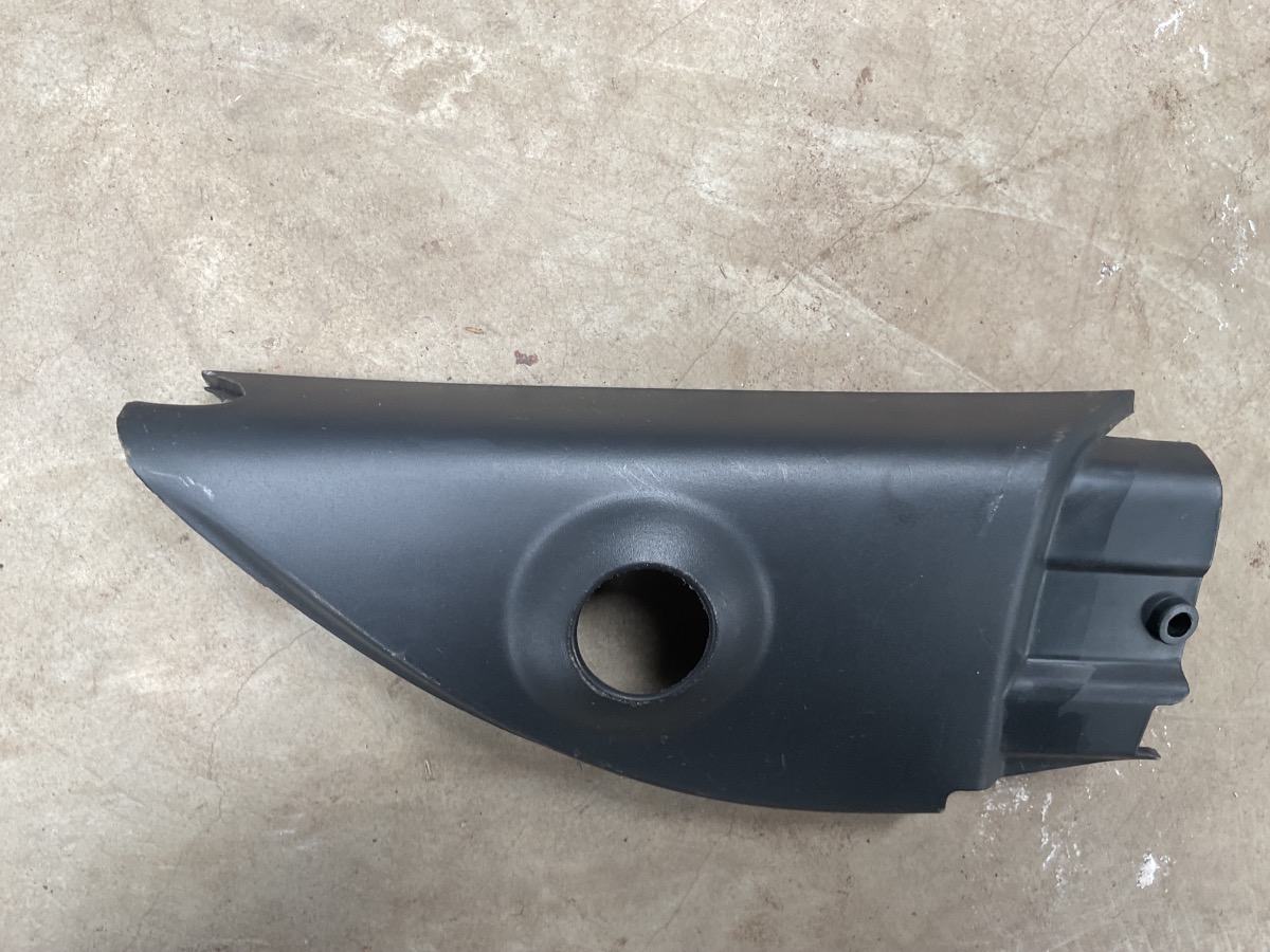 POLO FRONT RIGHT MIRROR TRIM