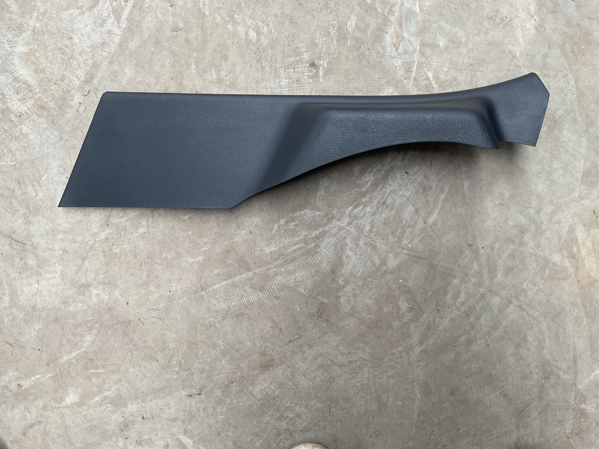 POLO  PASSENGERS SIDE REAR DOOR C PILLAR TRIM