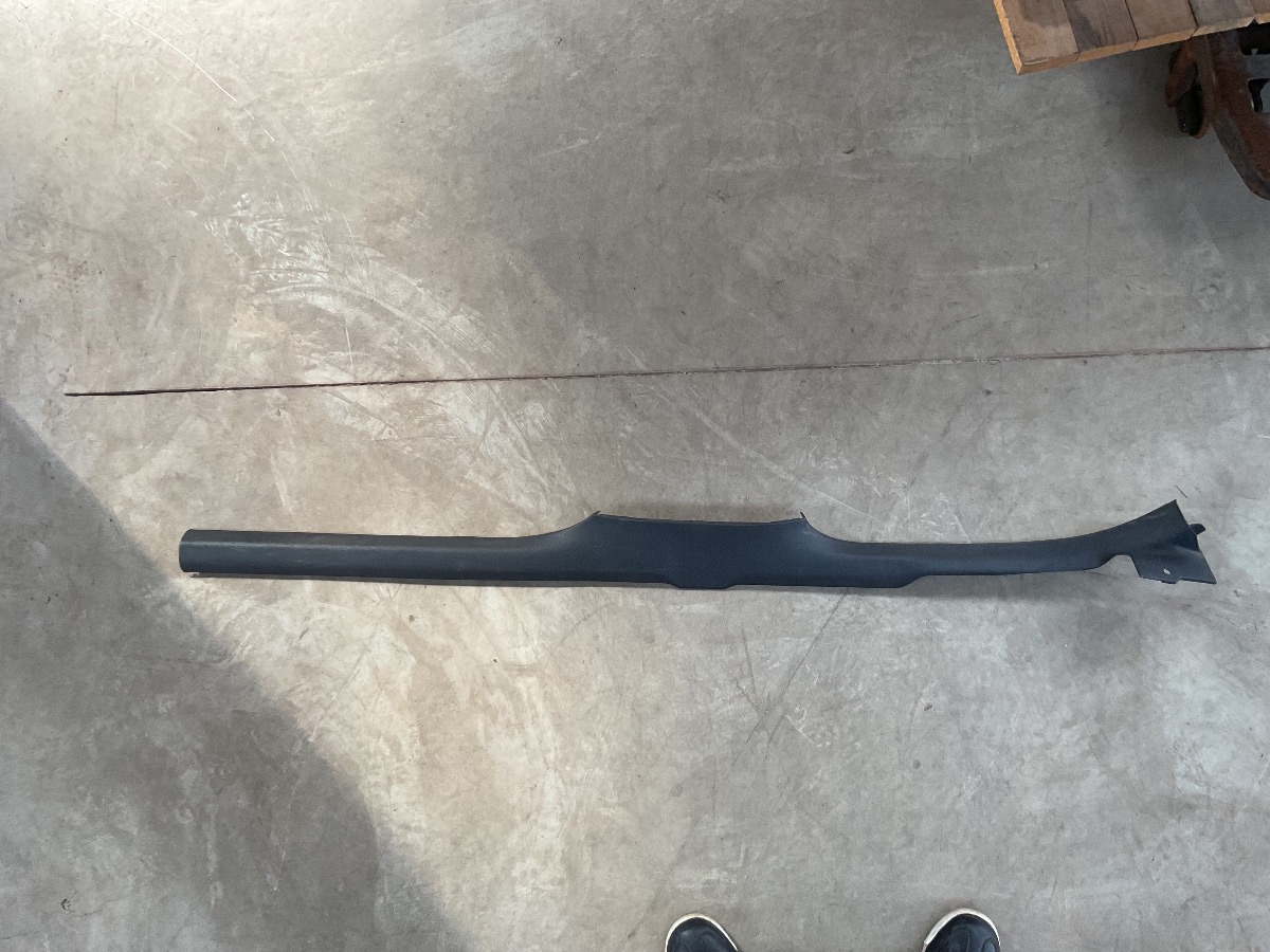 POLO DOOR STEP TRIM FRONT RIGHT