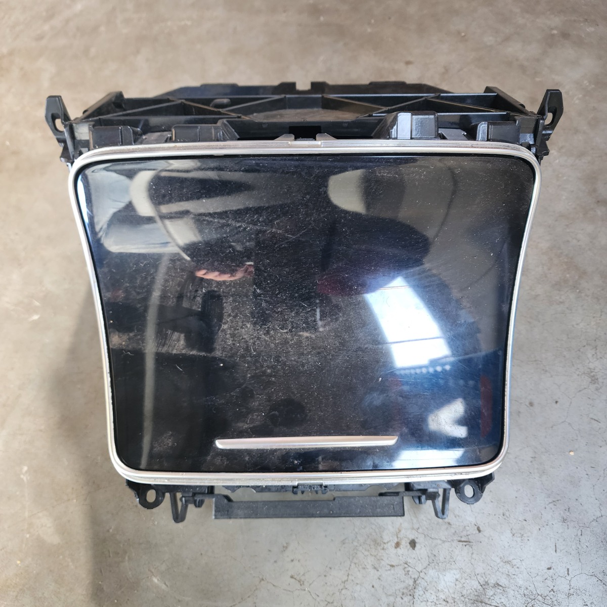 W205 CENTRE CONSOLE STORAGE BOX