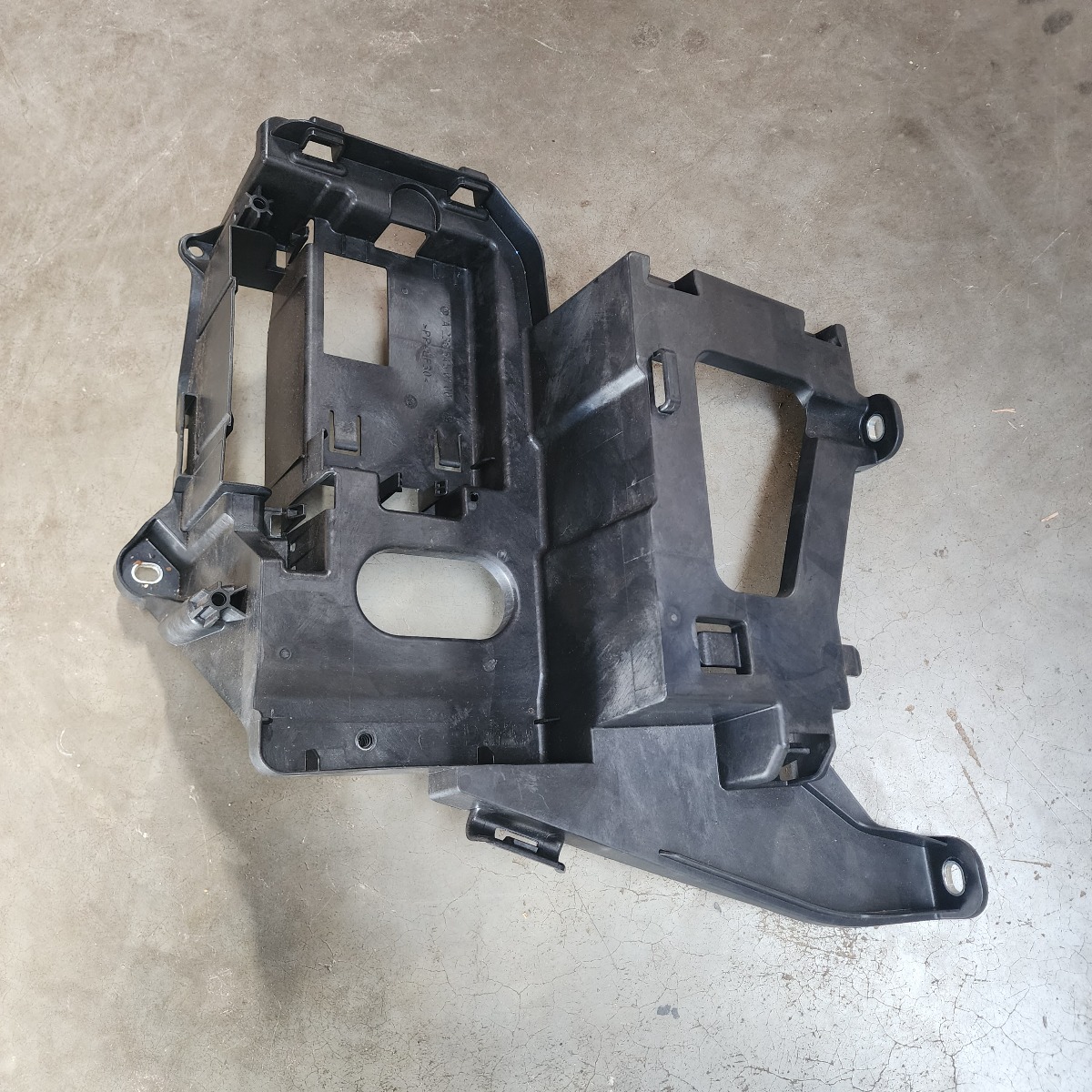 W205 Lower Fuse Relay Centre Bracket Mount