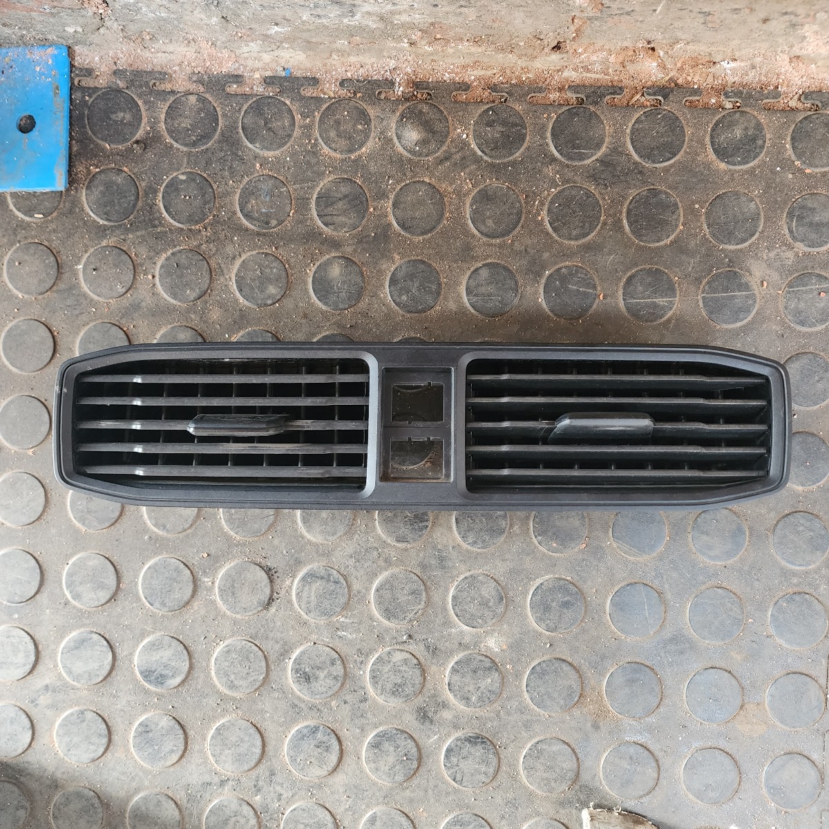 CADDY MAXI CENTRE DASH VENT
