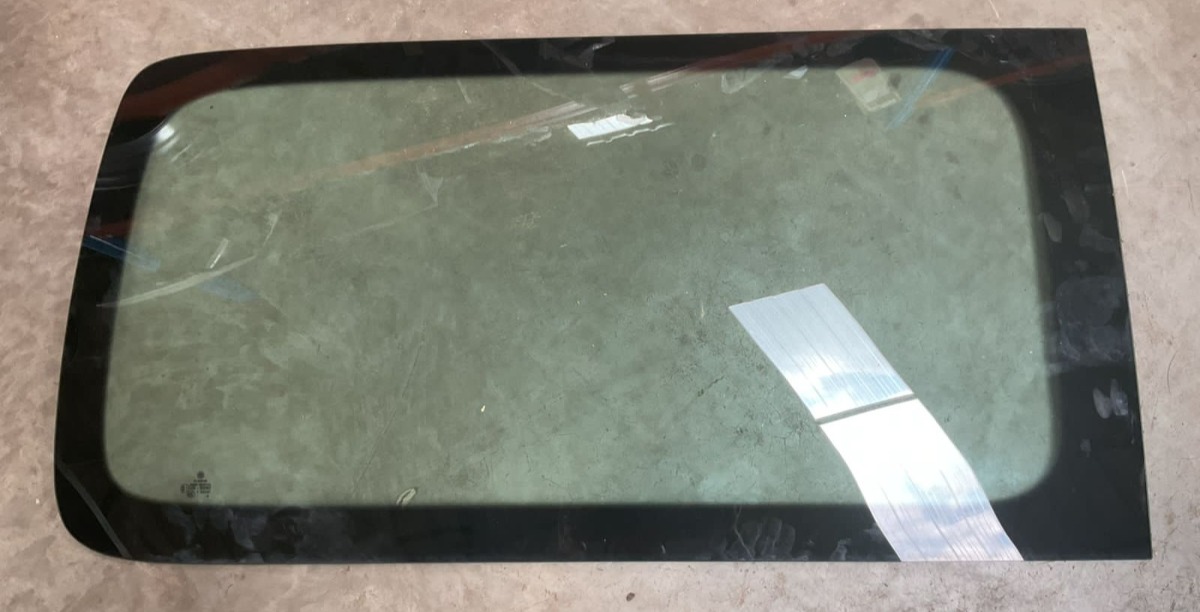 CADDY MAXI LWB RIGHT REAR BODY GLASS