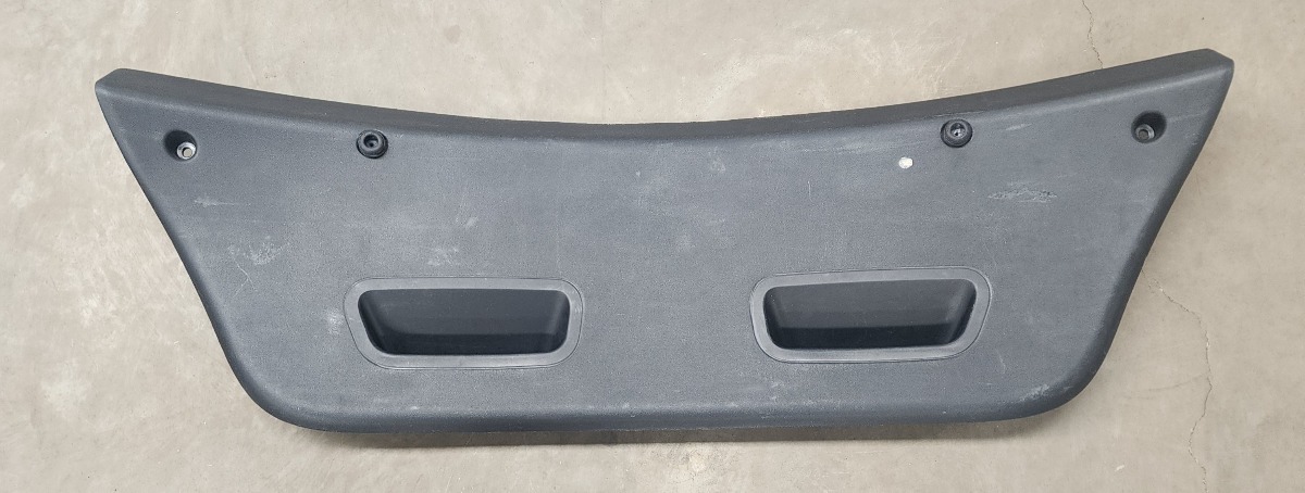 I20 TAILGATE TRIM