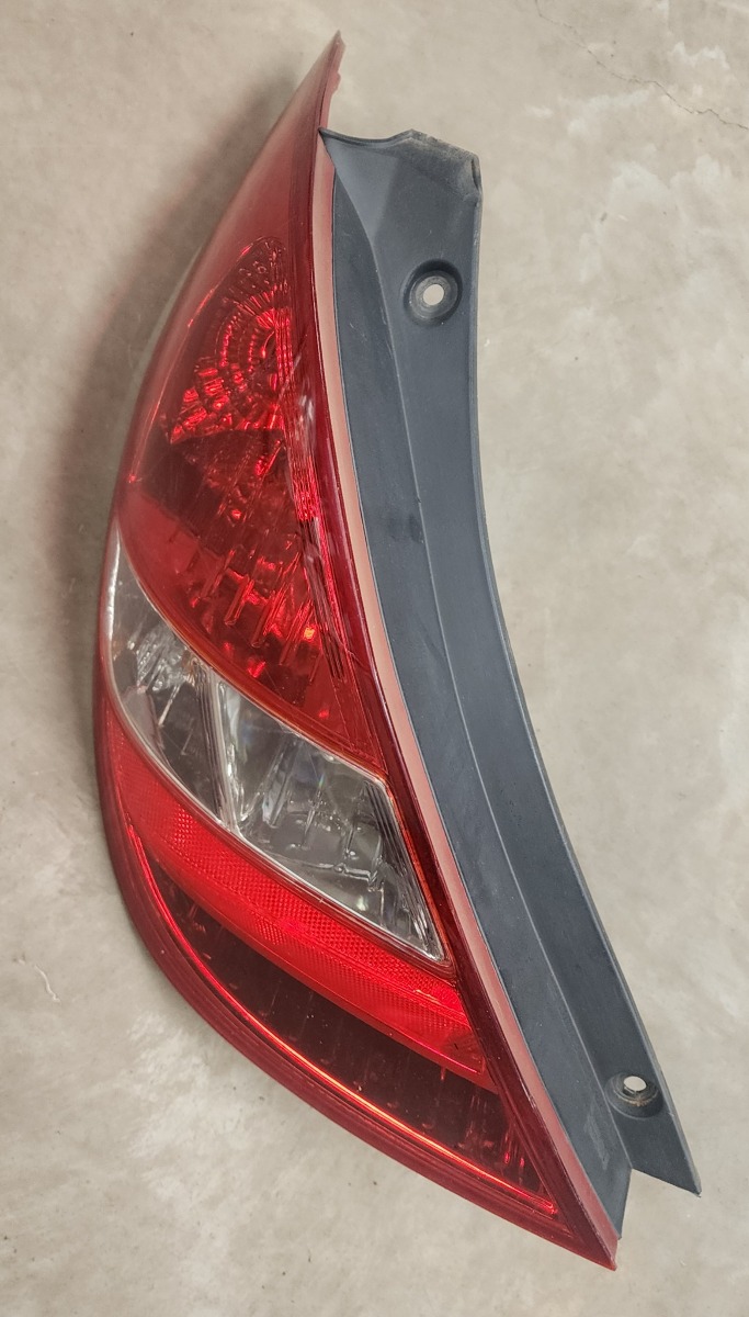 I20 LEFT TAILLIGHT