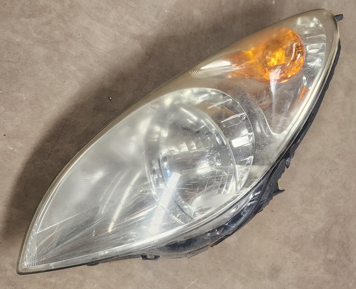 I20 LEFT HEADLIGHT