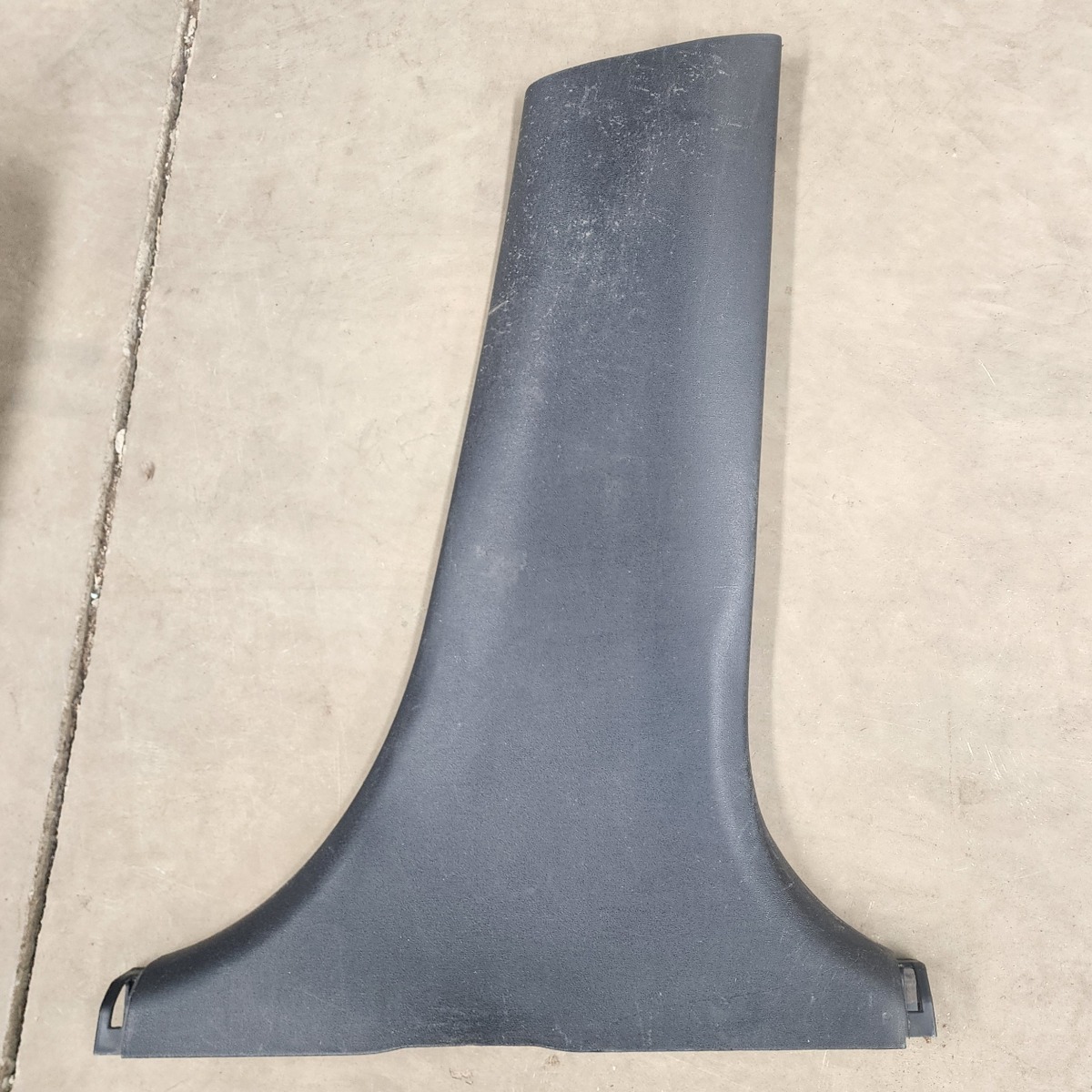 I20 RIGHT B-PILLAR TRIM