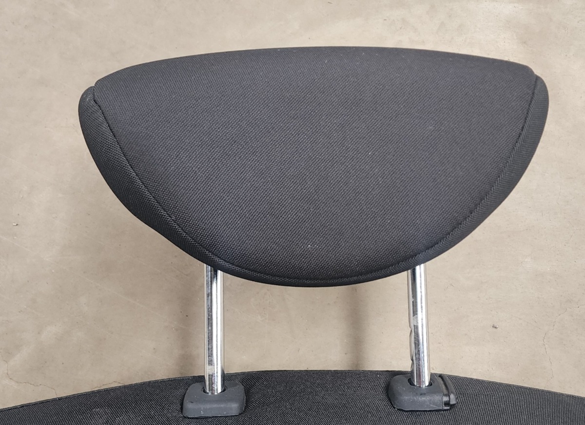 I20 RIGHT REAR HEADREST