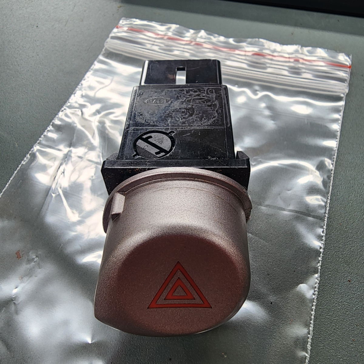 I20 HAZARD SWITCH
