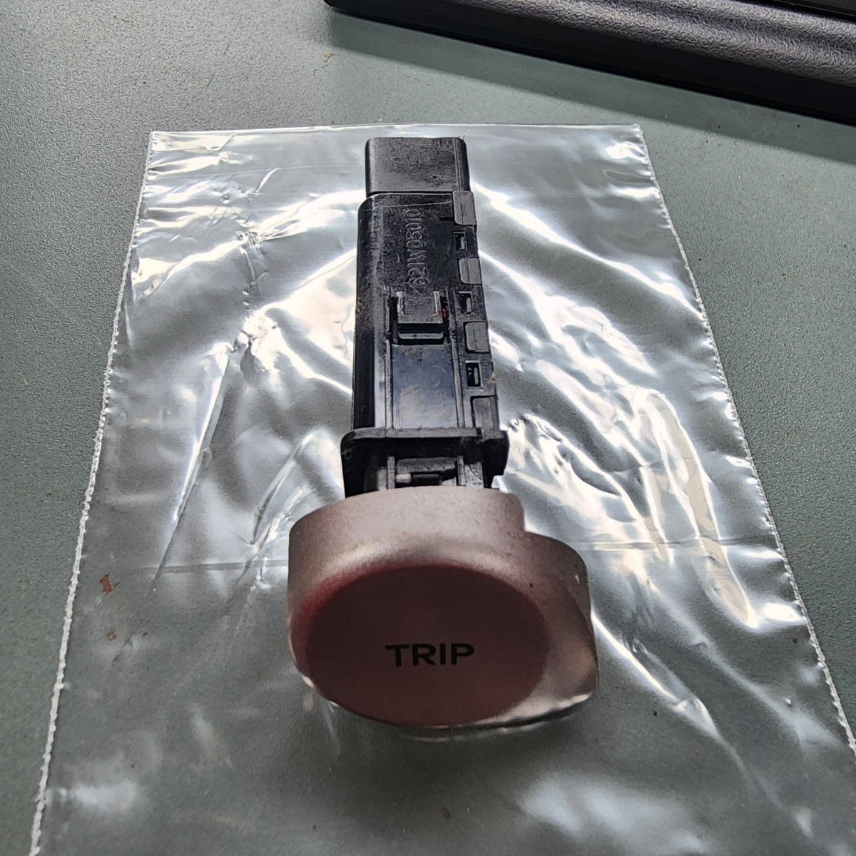 I20 TRIP SWITCH ASSY