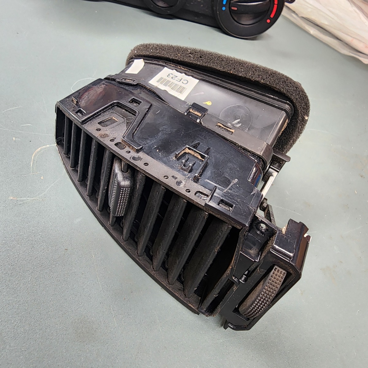 I20 RIGHT CENTRE DASH VENT
