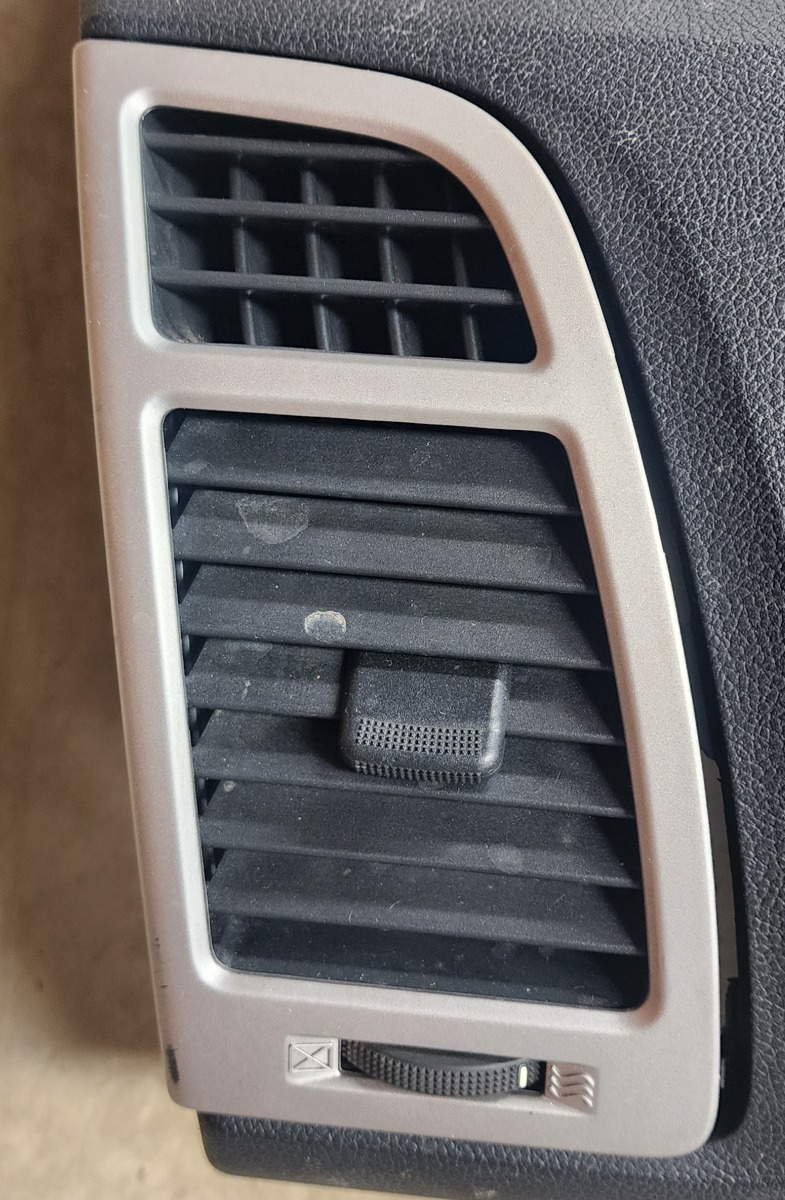 I20 LEFT DASH VENT