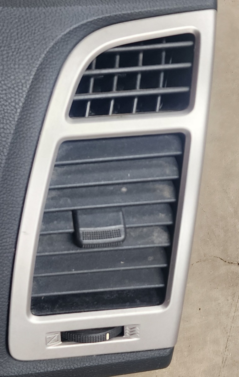 I20 RIGHT DASH VENT
