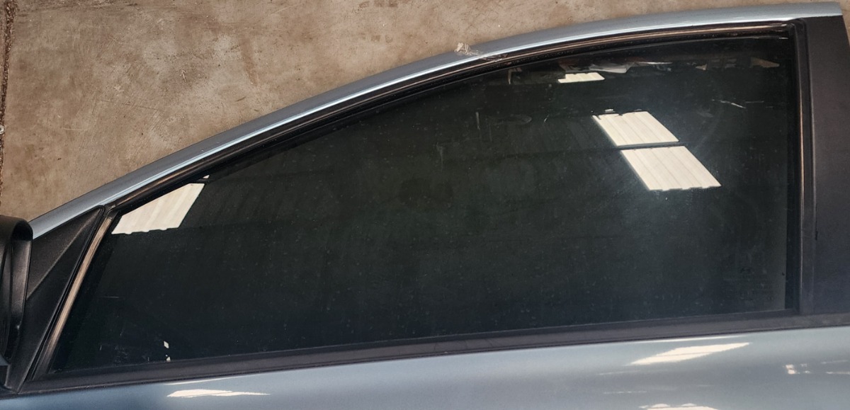 I20 LEFT FRONT DOOR GLASS